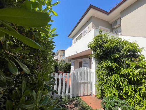 Cecina Apartment | Casa Sara 3 km dal mare aria condizionata by ToscanaTour