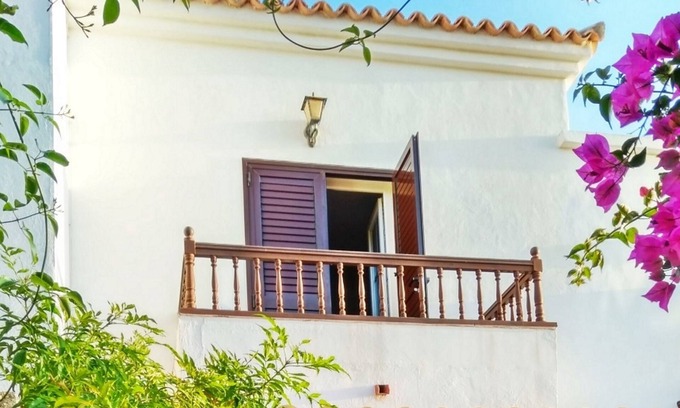 Chayofa Ski Chalet | Casa Sarita - well maintained house in Chayofa with Pool