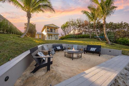 Cocoa Beach House | Casa Solana Resort Oceanfront Luxury 3 Master Suites & Backyard Oasis