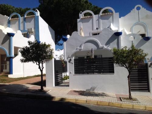 Urbanizacion Hacienda las Chapas House | Casa Soleada - Beautiful Villa, Best Corner by Pools, Resort Facilities,Full Kitchen, 3 Terraces, Internet