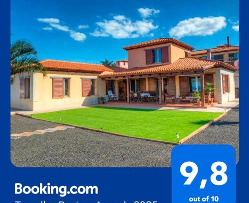 Juan Fernandez House | Casa Tagoro, facing the Ocean