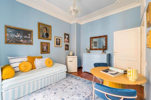 Flaminio Apartment | Casa Tudor, Charmy Eccentric Flat in Piccola Londra 10 Min from City Center