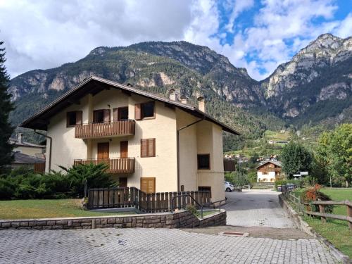 Ziano di Fiemme Apartment | Casa Tullia by Go New Location