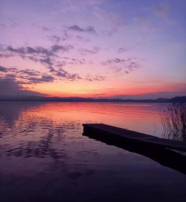Morosolo House | Casa Vacanze La Favola Rosa sul Lago di Varese