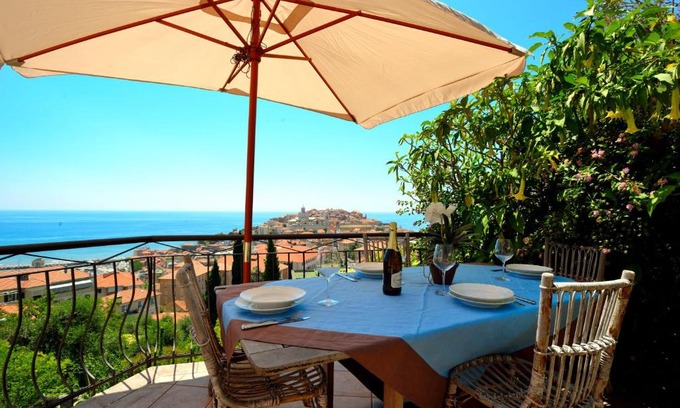 Imperia House | casa vista mare con wifi, AC nelle 4 camere da letto e parcheggio privato