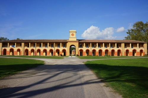 San Giuliano Terme Hotel | Casale La Sterpaia
