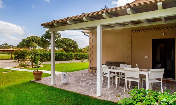 Saline Sadun Apartment | Casale Lorenzo - Apartment 1 with Private Terrace, Shared Garden and Air Conditioning