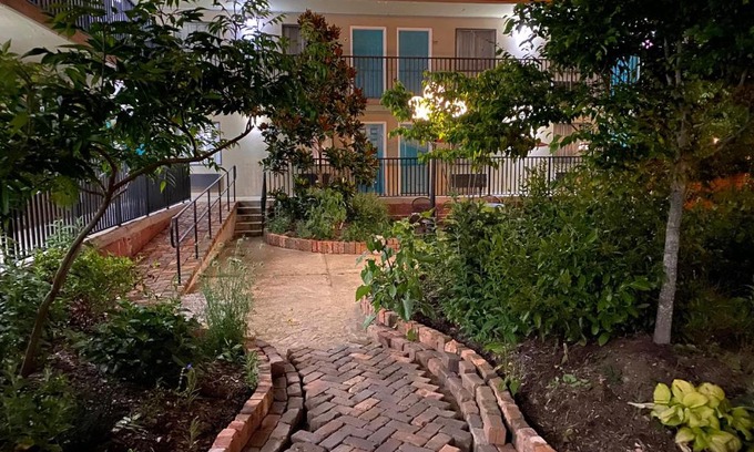 Bloomington Hotel | Cascades Inn