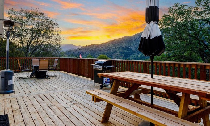 Three Rivers House | Casita 3 Rios Secluded Mountain Top Home Minutes to Sequoias & Kings Canyon