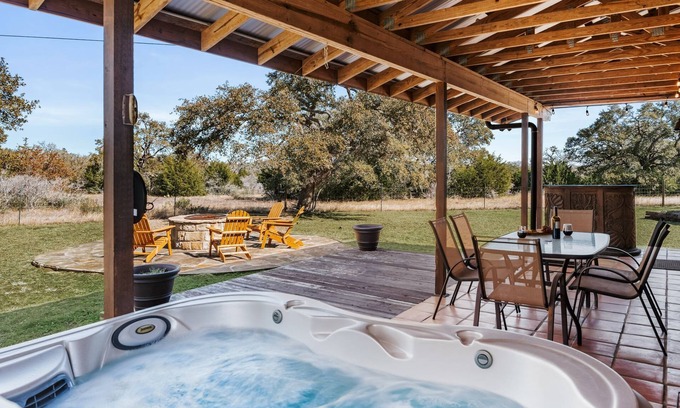 Driftwood House | Casita Refugio- Hot Tub, Fire Pit, Views, King Bed.near wineries and breweries