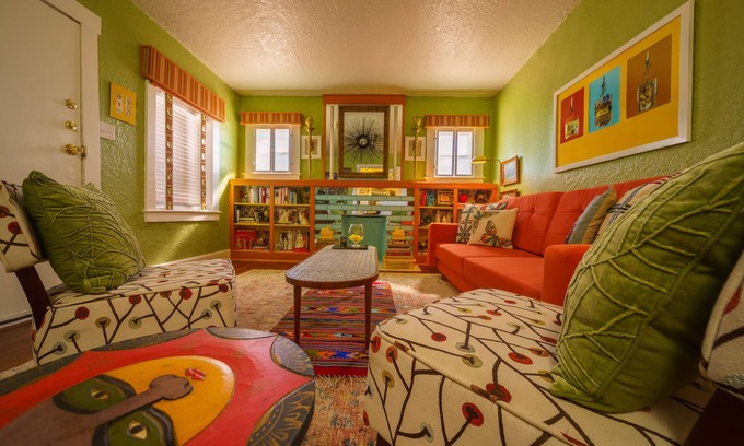 El Paso House | Casita Yandell - UNIQUE & STYLISH 1 BR in Midtown!