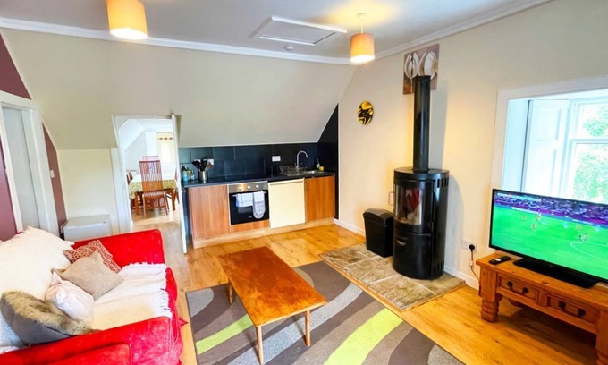 Gorebridge Apartment | Catcune Family Suite