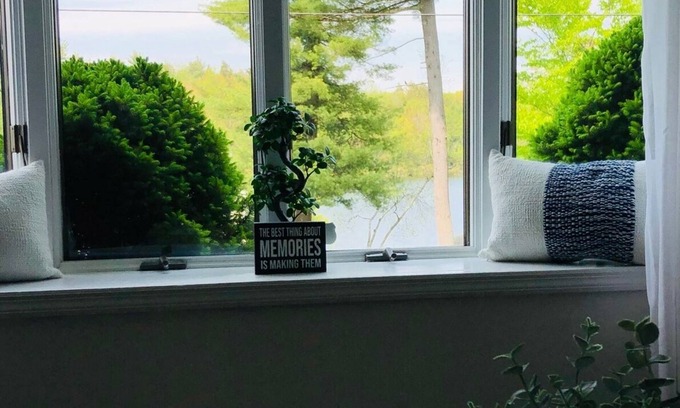 Rock Hill House | Catskills Cozy Cottage by The Lake, Sullivan County