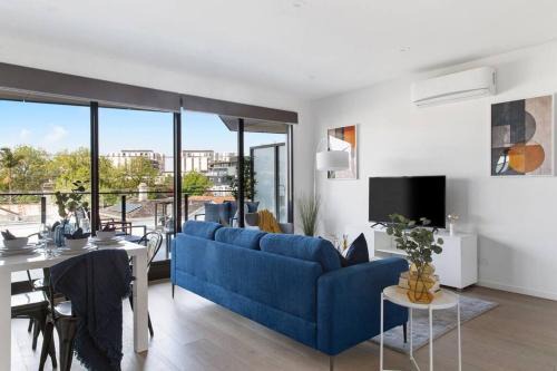 Caulfield Apartment | Caulfield Elegance: Chic Abode