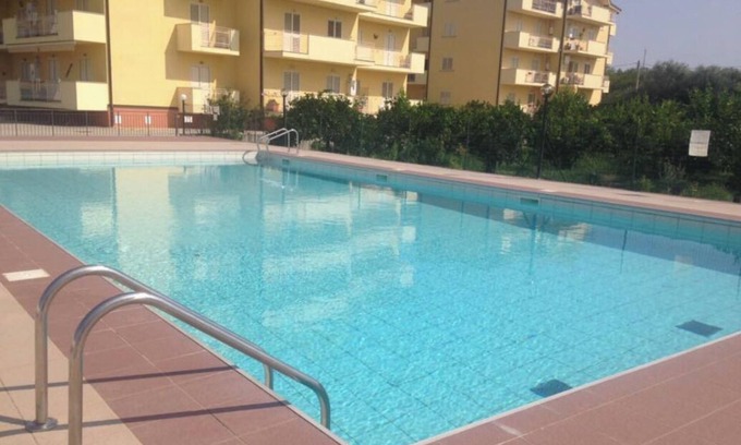 Marina di Caulonia Apartment | Caulonia Marina apartment with AC & swimming pool only 5 minutes to the beach!