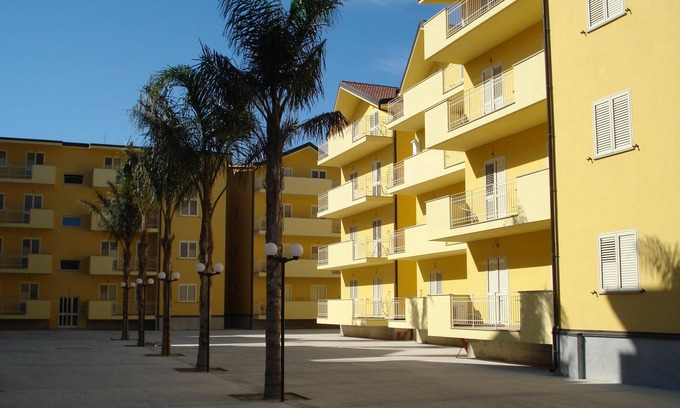 Stignano Mare Apartment | Caulonia Marina. A/C, modern, shared pool, close to beach and amenities.