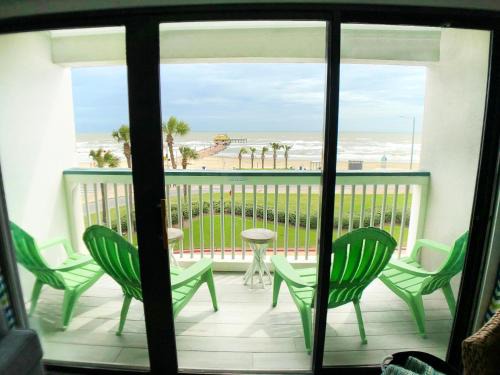 Galveston House | CDM 303 - Sandy Seashore Solace