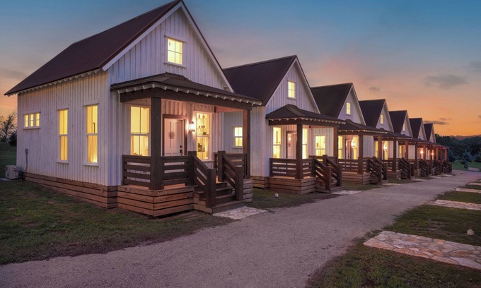 Driftwood Hotel | Cedar Break at Howard Ranch