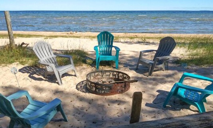 Ingalls Cabin | Cedar Cabin on the Bay: Your Fall Getaway for Stunning Views and Cozy Vibes!