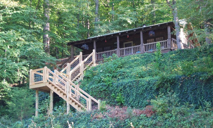 Tuckasegee Cabin | Cedar Cliff Cabin- Near Castle Ladyhawke, WCU!