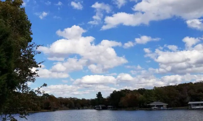 Enchanted Oaks House | Cedar Creek Lake-Paddleboards-Kayaks-Sunsets