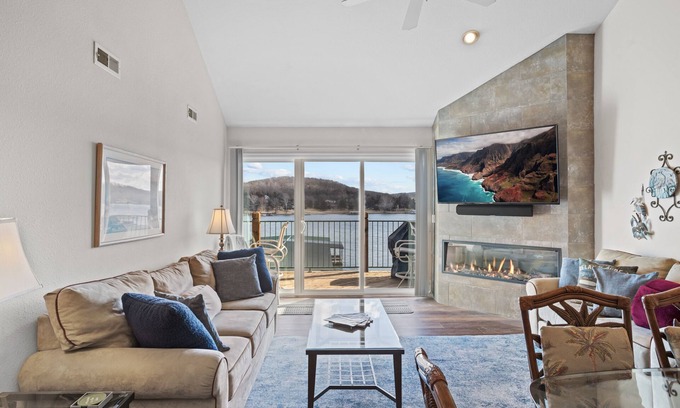 Camdenton Condo | Cedar Glen 133-4A - Large Top Floor Unit on the Quiet Side!