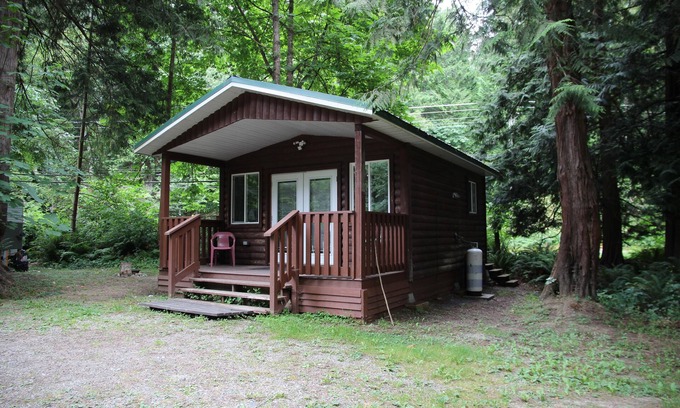 Regional District of Nanaimo Hotel | Cedar Grove Motel and Cabins