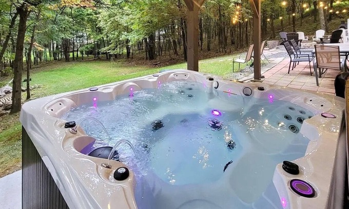 Long Pond Cabin | Cedar Log Cabin in Pocono. Family friendly.