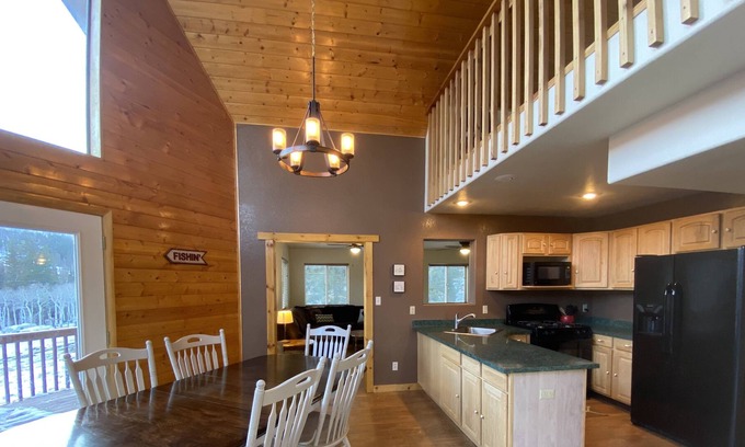 Mammoth Creek Cabin | Cedar Pine Cabin at Panguitch Lake