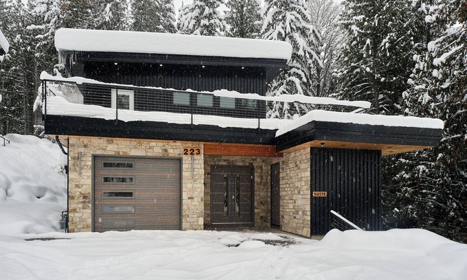 Rossland House | Cedar View: Luxurious 4-Bedroom Mountain Retreat Near Red Mountain Resort