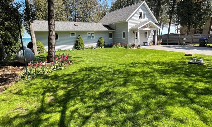 Jacksonport Cottage | đ˛CEDARSHORES-PRIME Sept.-Oct. FALL Color Dates Open-Book Now!