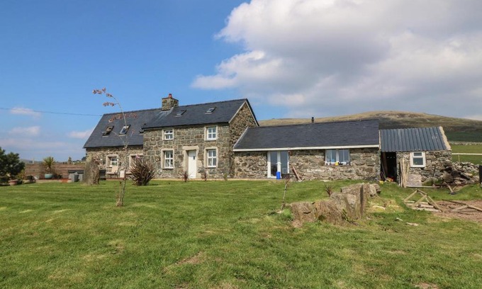 Rhyd-y-clafdy House | Cefnbron