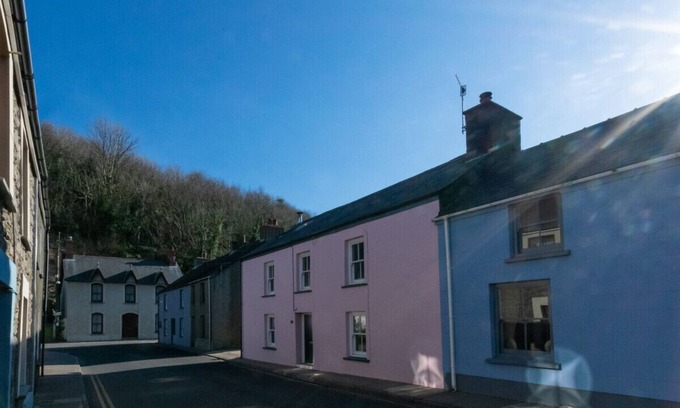 Fishguard House | Cei Gwaun - Four Bedroom House, Sleeps 7