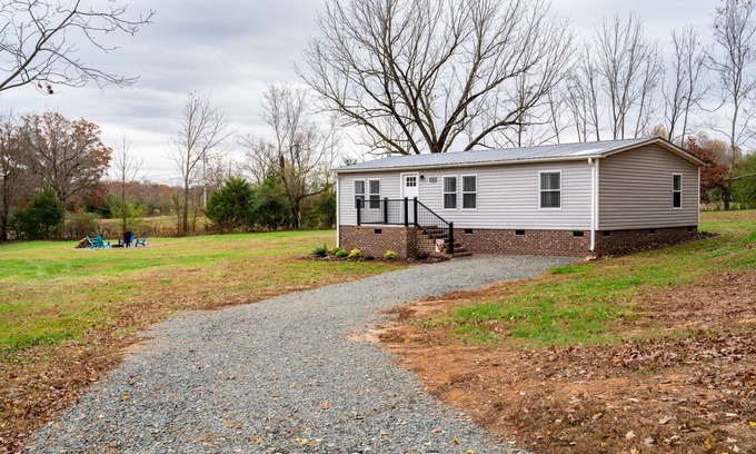 Asheboro House | Cellar Creek Guest Housen5 Minutes from The Zoo