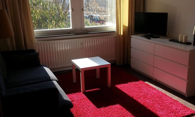 Schoeneberg Apartment | Central, quiet, bright holiday apartment near Kuhdamm - Nollendoftplatz
