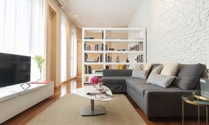 Huertas Apartment | Center of Madrid. Barrio Letras, Walk to Museums, Plazas and GranVia