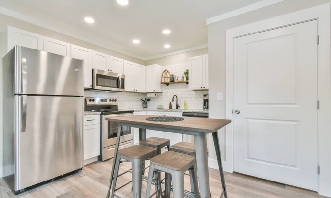 Helen House | Centertown Studio - Skyline Rooftop Views in the center of town