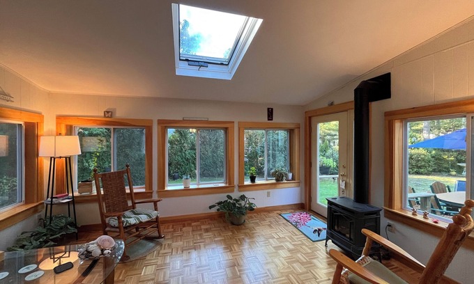 Centerville House | Centerville 2 bedroom 1.5 bath ranch with central AC, Great backyard, centrally located sleeps 4