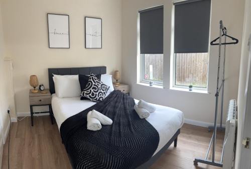 Swindon Apartment | Central - 1 bed, cosy retreat