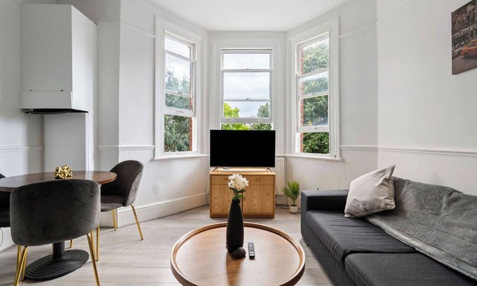 Ferndale Apartment | Central 2 bed London Apartment