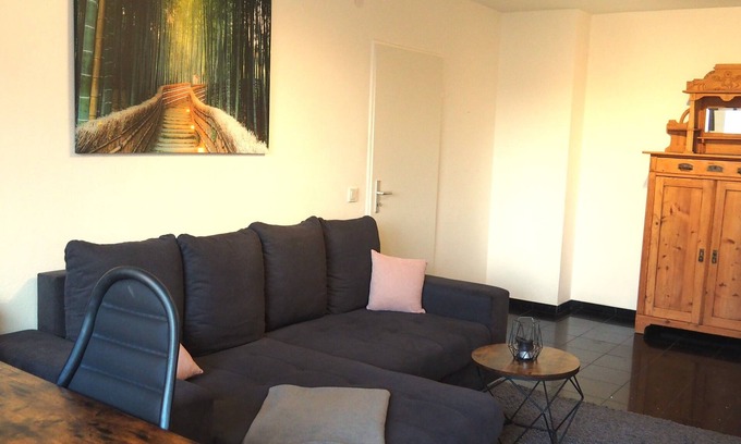 Nordliche Innenstadt Apartment | Central apartment with secure private parking in the backyard