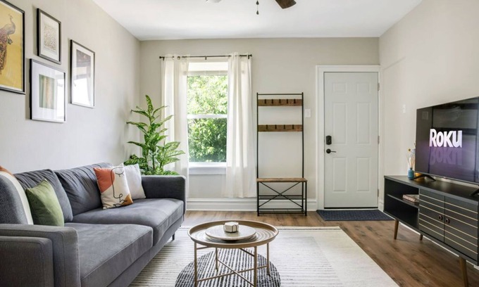 St. Louis Apartment | Central Apt Close to STL Attractions