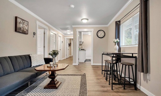 Mount Baker House | Central Bellevue Guesthouse