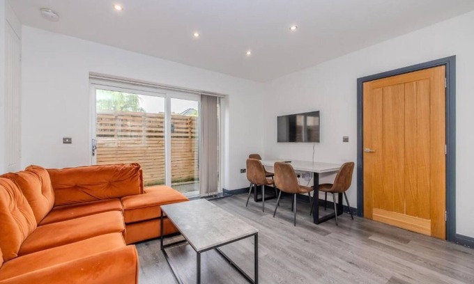 Hove Apartment | Central Hove 3 Bedroom Flat BN340AWIL