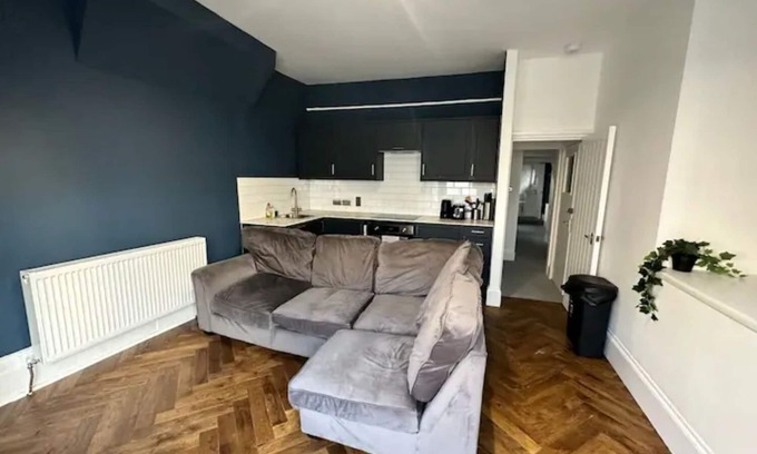 Hove Apartment | Central Hove 2 Bedroom Flat BN342AWES