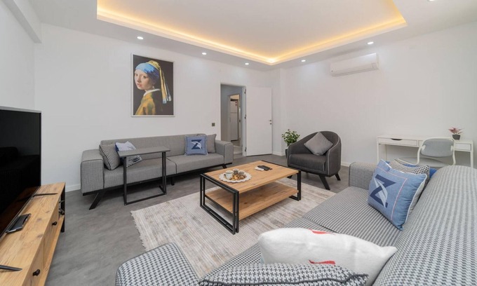Muratpasa Apartment | Central Located Big Spacious Flat in Muratpasa