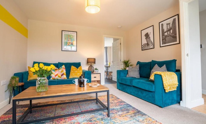 Ashby-de-la-Zouch House | Central location -3 Beds, 2 baths , off-street parking, fast Wifi, sleeps 7