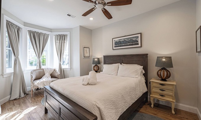 Stanton Park Apartment | Central LUX Apartment in DC 2BR