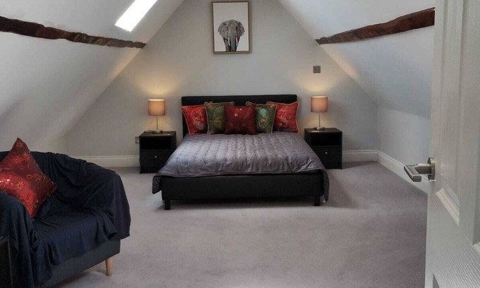 Leamington Spa Apartment | Central, Modern & Elegant Apartment