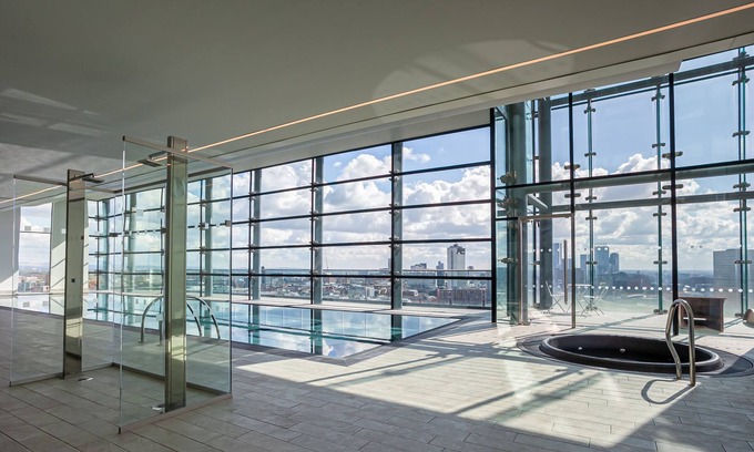 Manchester City Centre Apartment | Central Manchester One Bedroom Apartment with pool and view